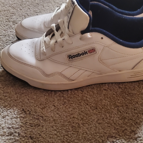 White/Navy Reebok Classics - Picture 2 of 7